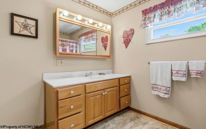1040 Willis Drive, Morgantown, West Virginia 26501, 3 Bedroom Bedrooms, 7 Room Rooms,2 BathroomBathrooms,Single Family Detached,For Sale,Willis,0,10167180