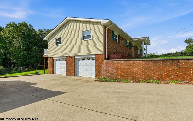 1040 Willis Drive, Morgantown, West Virginia 26501, 3 Bedroom Bedrooms, 7 Room Rooms,2 BathroomBathrooms,Single Family Detached,For Sale,Willis,0,10167180
