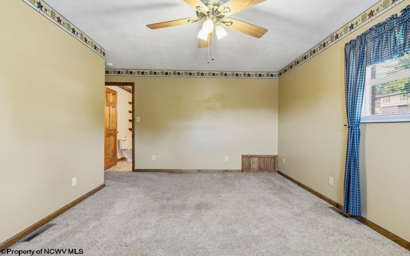 1040 Willis Drive, Morgantown, West Virginia 26501, 3 Bedroom Bedrooms, 7 Room Rooms,2 BathroomBathrooms,Single Family Detached,For Sale,Willis,0,10167180