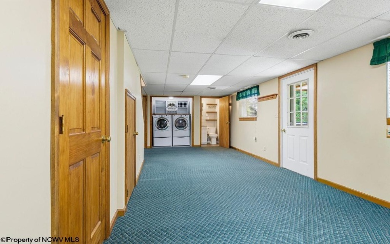 1040 Willis Drive, Morgantown, West Virginia 26501, 3 Bedroom Bedrooms, 7 Room Rooms,2 BathroomBathrooms,Single Family Detached,For Sale,Willis,0,10167180