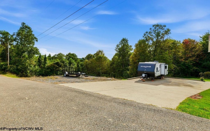 1040 Willis Drive, Morgantown, West Virginia 26501, 3 Bedroom Bedrooms, 7 Room Rooms,2 BathroomBathrooms,Single Family Detached,For Sale,Willis,0,10167180