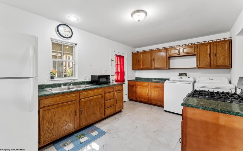 28 Dent Avenue, Granville, West Virginia 26534, 2 Bedroom Bedrooms, 6 Room Rooms,1 BathroomBathrooms,Single Family Detached,For Sale,Dent,0,10167174