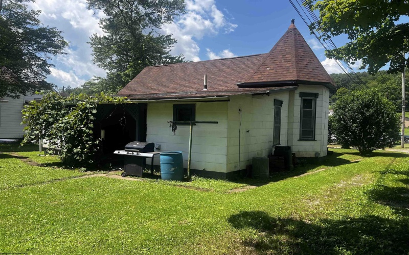 64 Carolina Avenue, Salem, West Virginia 26426, 2 Bedroom Bedrooms, 6 Room Rooms,1 BathroomBathrooms,Single Family Detached,For Sale,Carolina,0,10160360