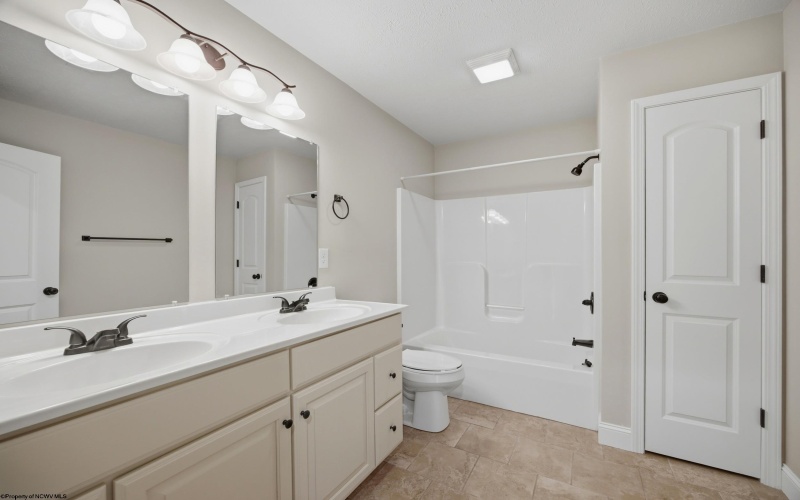 524 Persimmon Lane, Bridgeport, West Virginia 26330, 3 Bedroom Bedrooms, 6 Room Rooms,2 BathroomBathrooms,Single Family Attached,For Sale,Persimmon,0,10167201