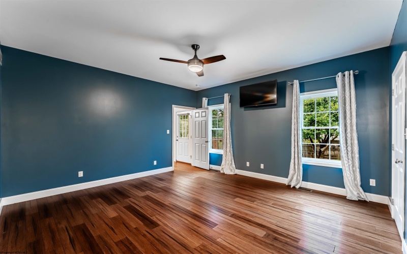 17 Banner Place, Morgantown, West Virginia 26508, 4 Bedroom Bedrooms, 10 Room Rooms,3 BathroomBathrooms,Single Family Detached,For Sale,Banner,0,10167203