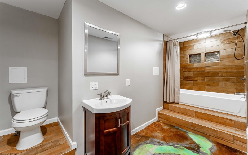 17 Banner Place, Morgantown, West Virginia 26508, 4 Bedroom Bedrooms, 10 Room Rooms,3 BathroomBathrooms,Single Family Detached,For Sale,Banner,0,10167203