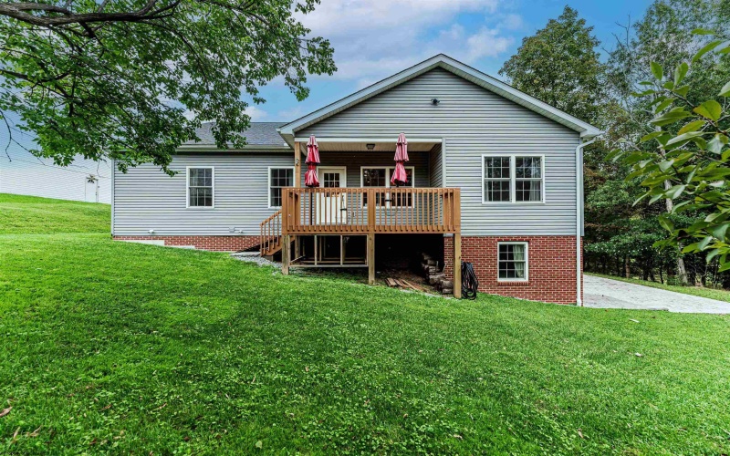 17 Banner Place, Morgantown, West Virginia 26508, 4 Bedroom Bedrooms, 10 Room Rooms,3 BathroomBathrooms,Single Family Detached,For Sale,Banner,0,10167203