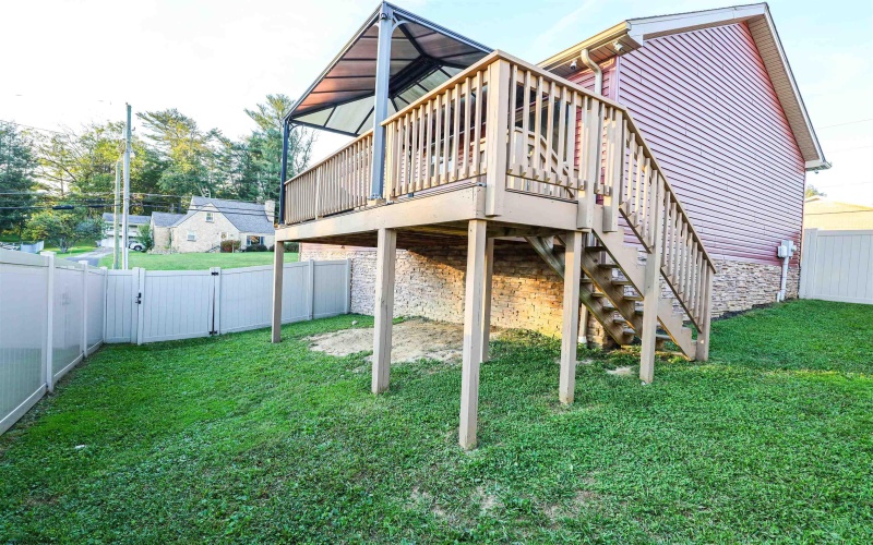 2304 Locust Drive, Fairmont, West Virginia 26554, 3 Bedroom Bedrooms, 9 Room Rooms,2 BathroomBathrooms,Single Family Detached,For Sale,Locust,0,10167202