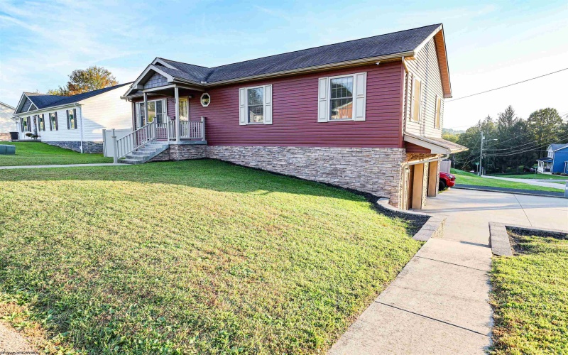 2304 Locust Drive, Fairmont, West Virginia 26554, 3 Bedroom Bedrooms, 9 Room Rooms,2 BathroomBathrooms,Single Family Detached,For Sale,Locust,0,10167202
