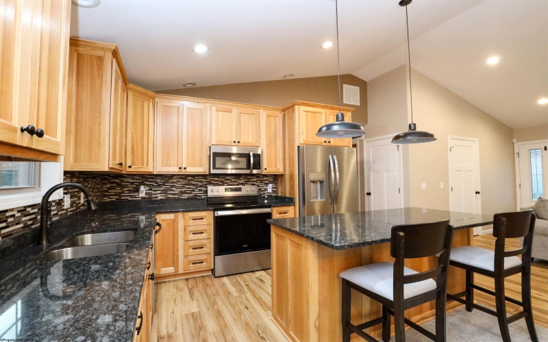 2304 Locust Drive, Fairmont, West Virginia 26554, 3 Bedroom Bedrooms, 9 Room Rooms,2 BathroomBathrooms,Single Family Detached,For Sale,Locust,0,10167202