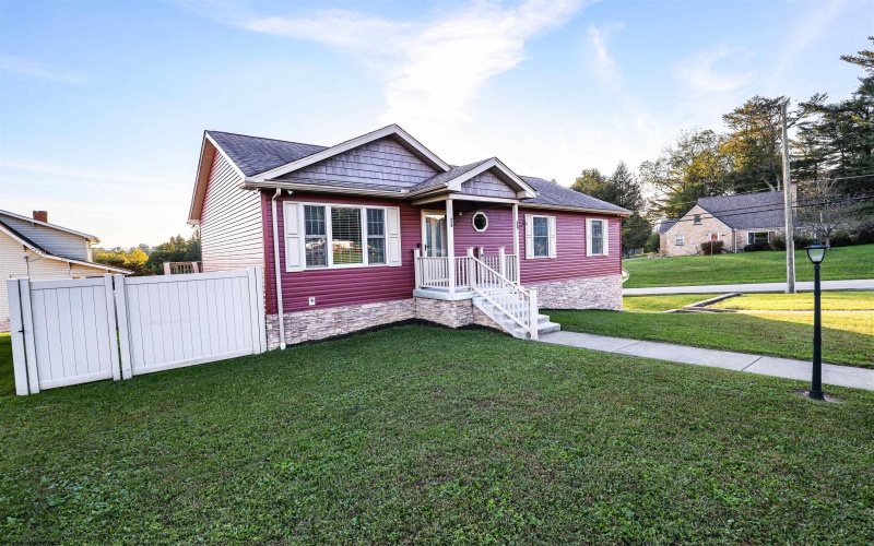 2304 Locust Drive, Fairmont, West Virginia 26554, 3 Bedroom Bedrooms, 9 Room Rooms,2 BathroomBathrooms,Single Family Detached,For Sale,Locust,0,10167202
