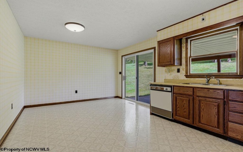 293 Forest Drive, Bridgeport, West Virginia 26330, 3 Bedroom Bedrooms, 6 Room Rooms,2 BathroomBathrooms,Single Family Detached,For Sale,Forest,0,10167206