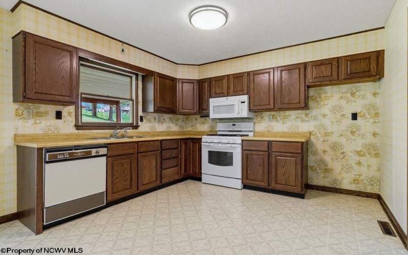 293 Forest Drive, Bridgeport, West Virginia 26330, 3 Bedroom Bedrooms, 6 Room Rooms,2 BathroomBathrooms,Single Family Detached,For Sale,Forest,0,10167206