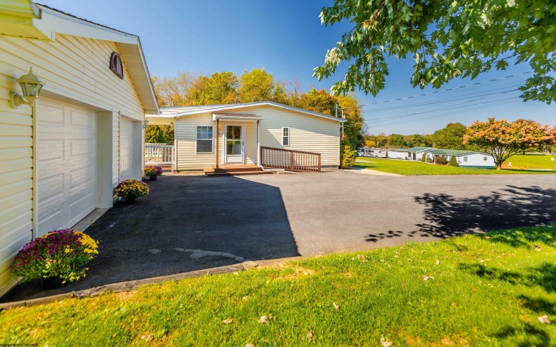 107 Mountaineer Drive, Reedsville, West Virginia 26547, 3 Bedroom Bedrooms, 6 Room Rooms,2 BathroomBathrooms,Single Family Detached,For Sale,Mountaineer,0,10167214