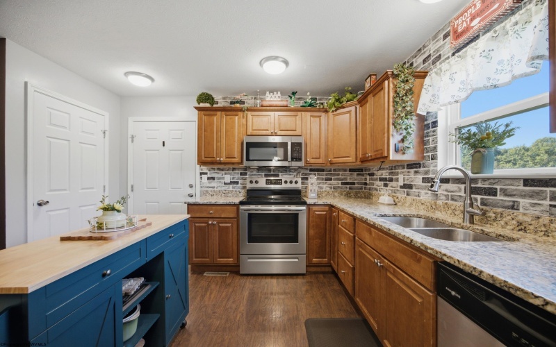 4626 Fairmont Road, Rivesville, West Virginia 26588, 3 Bedroom Bedrooms, 7 Room Rooms,3 BathroomBathrooms,Single Family Detached,For Sale,Fairmont,0,10167208