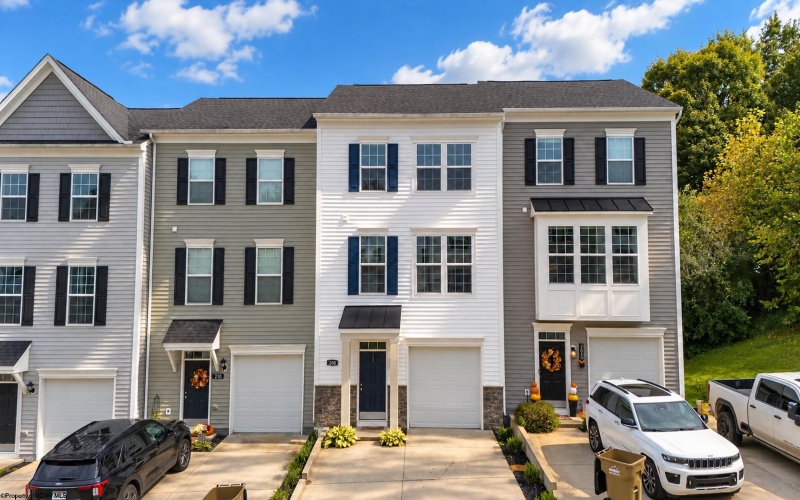 208 Tide Way, Morgantown, West Virginia 26508, 3 Bedroom Bedrooms, 5 Room Rooms,2 BathroomBathrooms,Single Family Attached,For Sale,Tide,0,10167218
