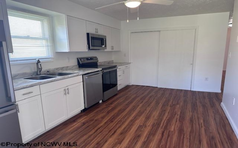 522 Middleville Road, Bridgeport, West Virginia 26330, 3 Bedroom Bedrooms, 6 Room Rooms,1 BathroomBathrooms,Residential Rentals,For Rent,Middleville,0,10167219