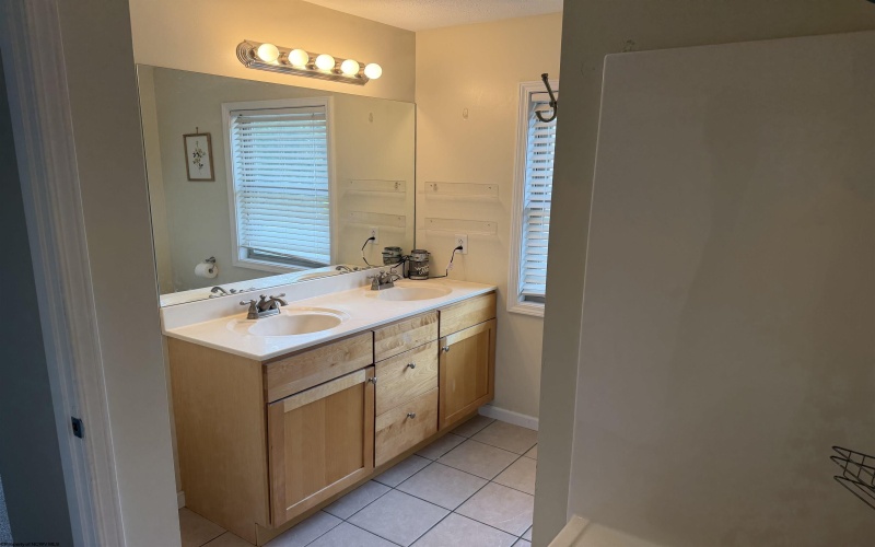 406 Olympic Lane, Fairmont, West Virginia 26554, 3 Bedroom Bedrooms, 6 Room Rooms,2 BathroomBathrooms,Single Family Attached,For Sale,Olympic,0,10167017