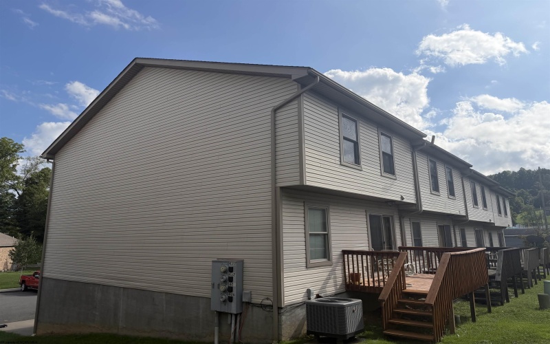 406 Olympic Lane, Fairmont, West Virginia 26554, 3 Bedroom Bedrooms, 6 Room Rooms,2 BathroomBathrooms,Single Family Attached,For Sale,Olympic,0,10167017