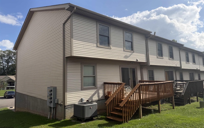 406 Olympic Lane, Fairmont, West Virginia 26554, 3 Bedroom Bedrooms, 6 Room Rooms,2 BathroomBathrooms,Single Family Attached,For Sale,Olympic,0,10167017