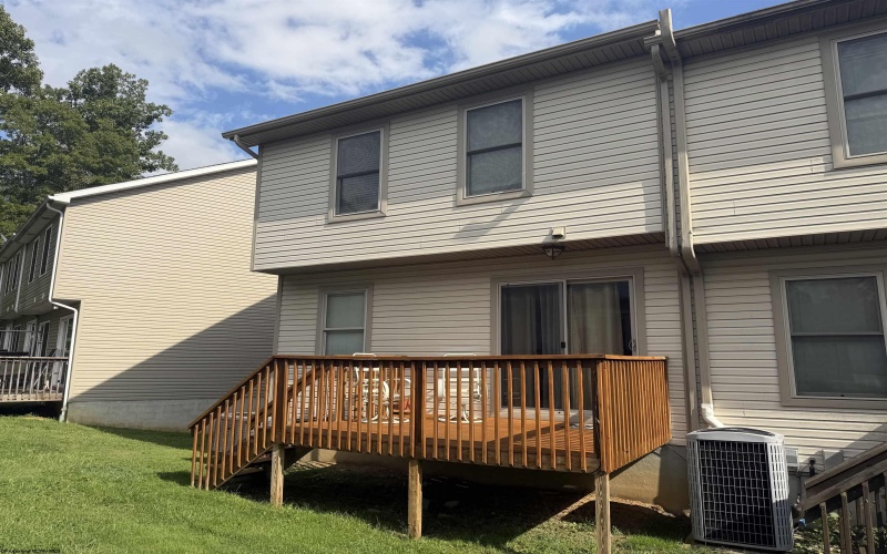406 Olympic Lane, Fairmont, West Virginia 26554, 3 Bedroom Bedrooms, 6 Room Rooms,2 BathroomBathrooms,Single Family Attached,For Sale,Olympic,0,10167017