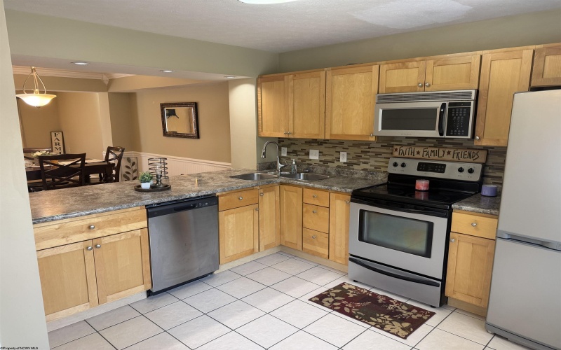 406 Olympic Lane, Fairmont, West Virginia 26554, 3 Bedroom Bedrooms, 6 Room Rooms,2 BathroomBathrooms,Single Family Attached,For Sale,Olympic,0,10167017