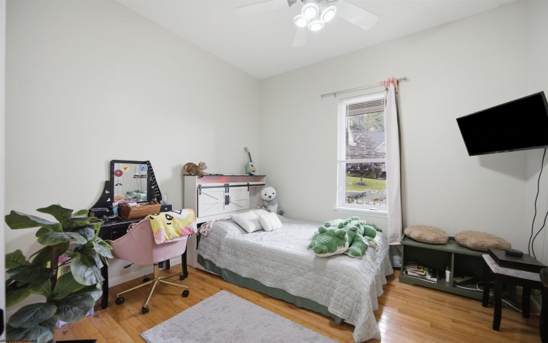 152 Oakwood Circle, Bridgeport, West Virginia 26330, 4 Bedroom Bedrooms, 8 Room Rooms,3 BathroomBathrooms,Single Family Detached,For Sale,Oakwood,0,10167232