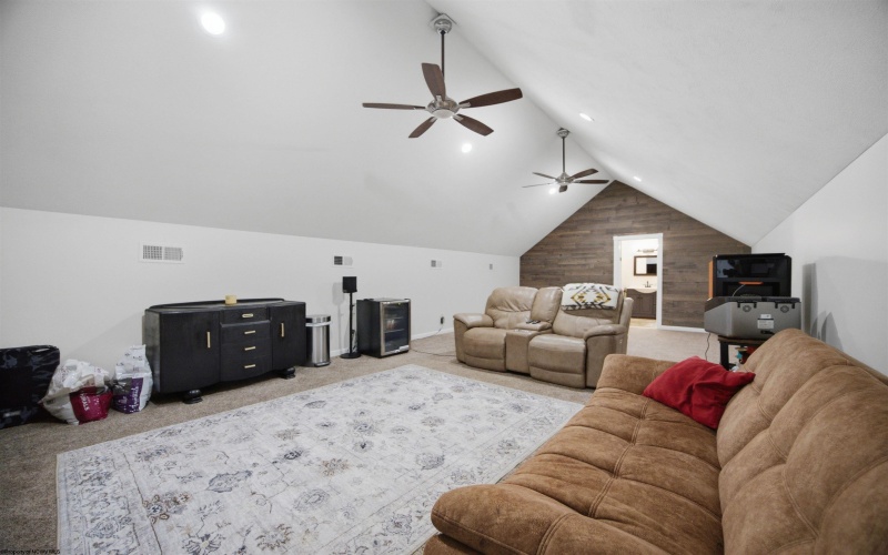 152 Oakwood Circle, Bridgeport, West Virginia 26330, 4 Bedroom Bedrooms, 8 Room Rooms,3 BathroomBathrooms,Single Family Detached,For Sale,Oakwood,0,10167232