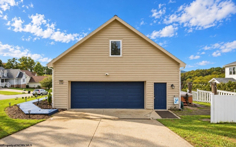 152 Oakwood Circle, Bridgeport, West Virginia 26330, 4 Bedroom Bedrooms, 8 Room Rooms,3 BathroomBathrooms,Single Family Detached,For Sale,Oakwood,0,10167232