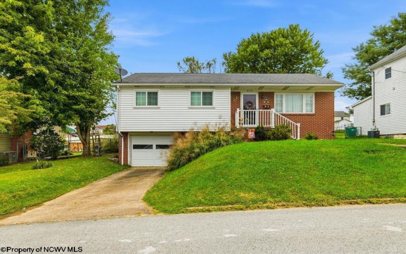 214 Cherry Street, Bridgeport, West Virginia 26330, 3 Bedroom Bedrooms, 8 Room Rooms,1 BathroomBathrooms,Single Family Detached,For Sale,Cherry,0,10167237