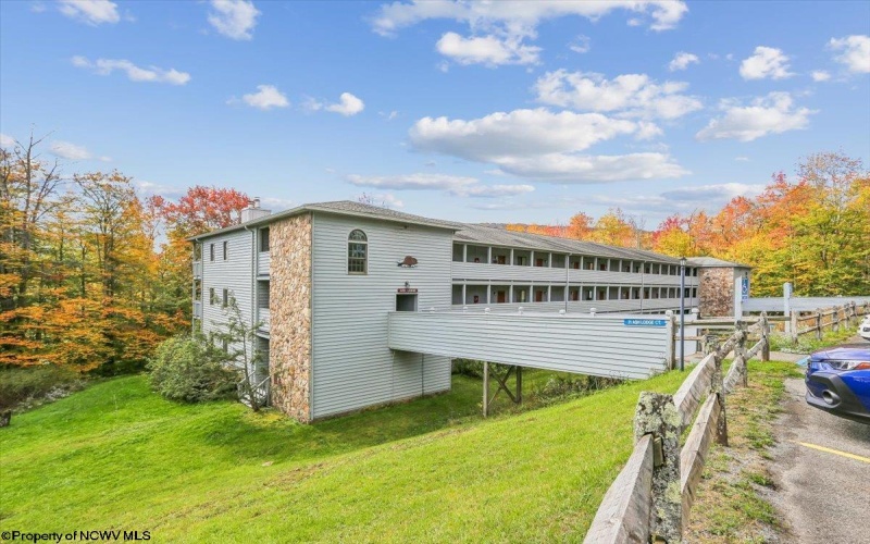 113 Ash Lodge Court, Davis, West Virginia 26260, 1 Bedroom Bedrooms, 3 Room Rooms,1 BathroomBathrooms,Single Family Attached,For Sale,Ash Lodge,0,10167261