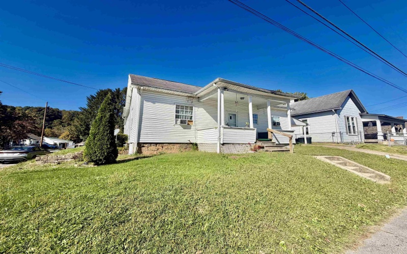 611 Saxman Drive, Barrackville, West Virginia 26559, 3 Bedroom Bedrooms, 6 Room Rooms,1 BathroomBathrooms,Single Family Detached,For Sale,Saxman,0,10167265