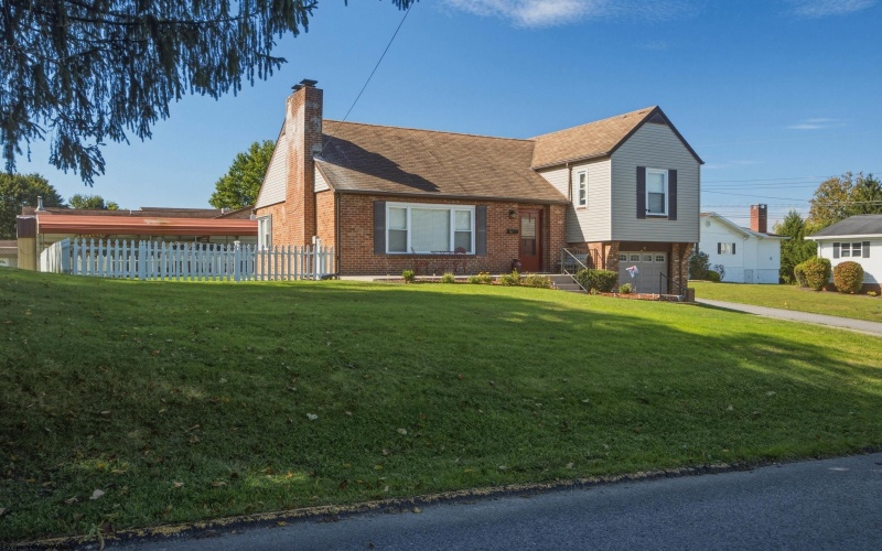 10 Savannah Street, Westover, West Virginia 26501, 3 Bedroom Bedrooms, 8 Room Rooms,2 BathroomBathrooms,Single Family Detached,For Sale,Savannah,0,10167291