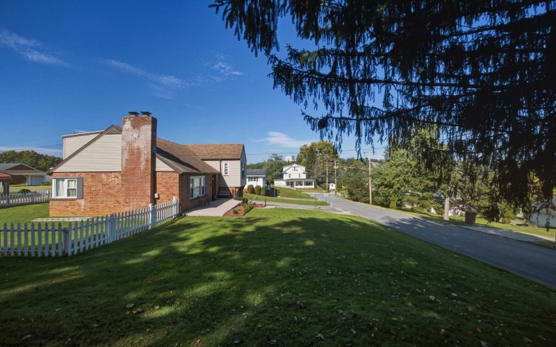 10 Savannah Street, Westover, West Virginia 26501, 3 Bedroom Bedrooms, 8 Room Rooms,2 BathroomBathrooms,Single Family Detached,For Sale,Savannah,0,10167291
