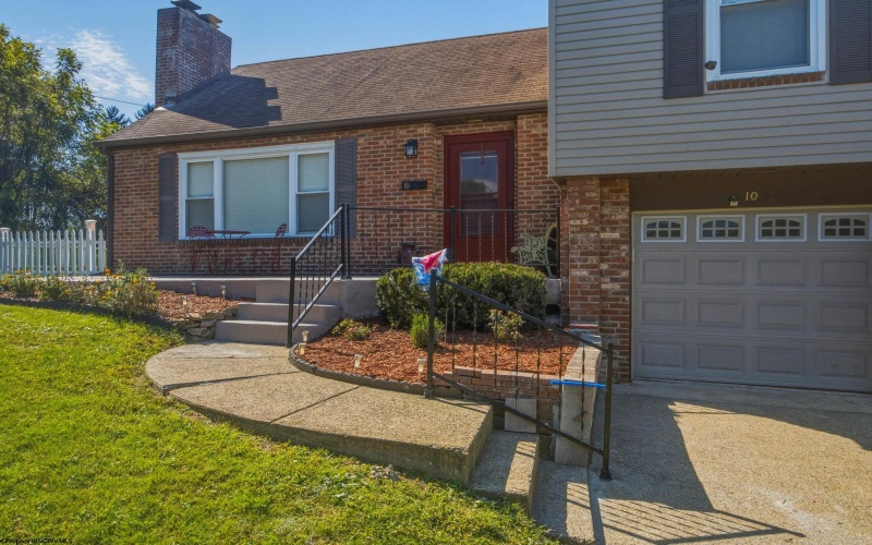 10 Savannah Street, Westover, West Virginia 26501, 3 Bedroom Bedrooms, 8 Room Rooms,2 BathroomBathrooms,Single Family Detached,For Sale,Savannah,0,10167291