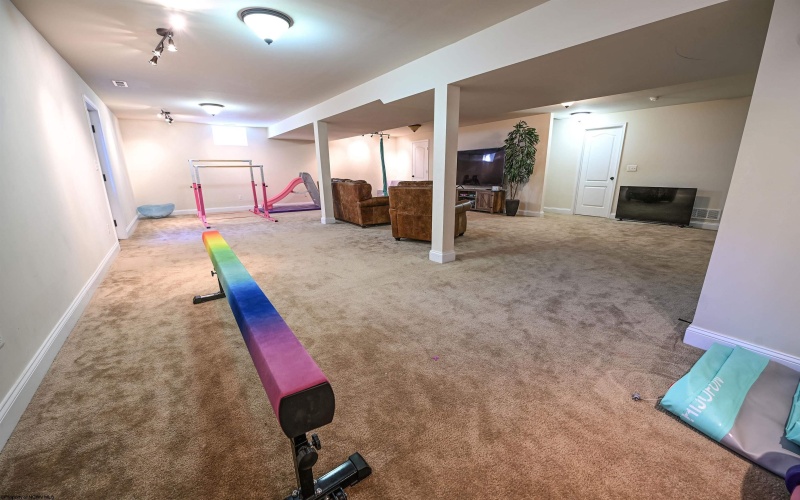 29 Woodbury Drive, Fairmont, West Virginia 26554, 4 Bedroom Bedrooms, 8 Room Rooms,4 BathroomBathrooms,Single Family Detached,For Sale,Woodbury,0,10167289