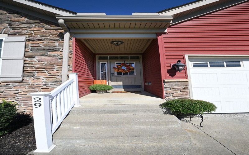29 Woodbury Drive, Fairmont, West Virginia 26554, 4 Bedroom Bedrooms, 8 Room Rooms,4 BathroomBathrooms,Single Family Detached,For Sale,Woodbury,0,10167289