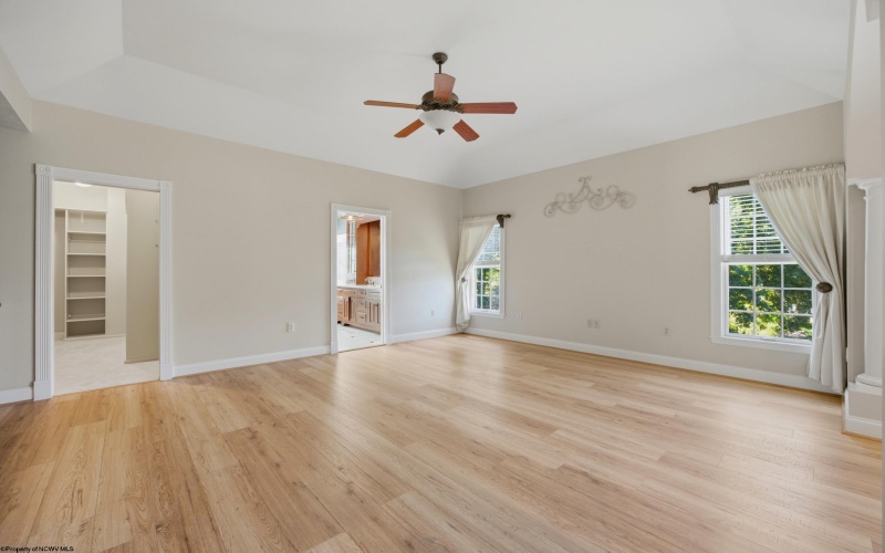 24 Woodcliff Drive, Fairmont, West Virginia 26554, 5 Bedroom Bedrooms, 14 Room Rooms,6 BathroomBathrooms,Single Family Detached,For Sale,Woodcliff,0,10167296