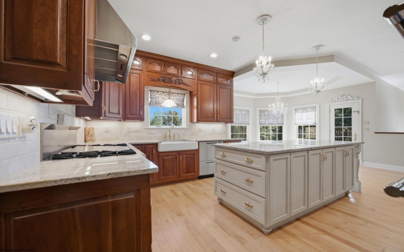 24 Woodcliff Drive, Fairmont, West Virginia 26554, 5 Bedroom Bedrooms, 14 Room Rooms,6 BathroomBathrooms,Single Family Detached,For Sale,Woodcliff,0,10167296