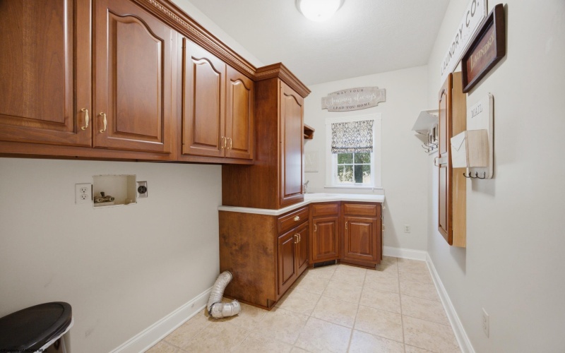 24 Woodcliff Drive, Fairmont, West Virginia 26554, 5 Bedroom Bedrooms, 14 Room Rooms,6 BathroomBathrooms,Single Family Detached,For Sale,Woodcliff,0,10167296