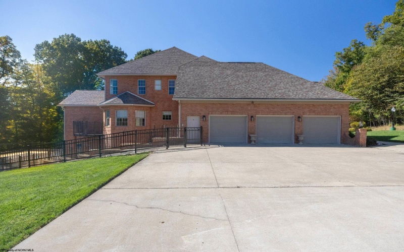 24 Woodcliff Drive, Fairmont, West Virginia 26554, 5 Bedroom Bedrooms, 14 Room Rooms,6 BathroomBathrooms,Single Family Detached,For Sale,Woodcliff,0,10167296