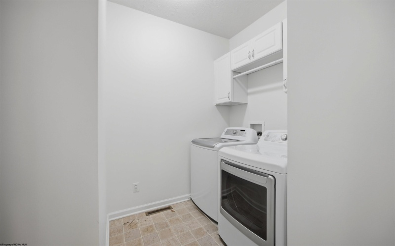 98 Berkshire Circle, Bridgeport, West Virginia 26330, 3 Bedroom Bedrooms, 12 Room Rooms,3 BathroomBathrooms,Single Family Attached,For Sale,Berkshire,0,10167304