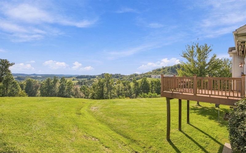 98 Berkshire Circle, Bridgeport, West Virginia 26330, 3 Bedroom Bedrooms, 12 Room Rooms,3 BathroomBathrooms,Single Family Attached,For Sale,Berkshire,0,10167304