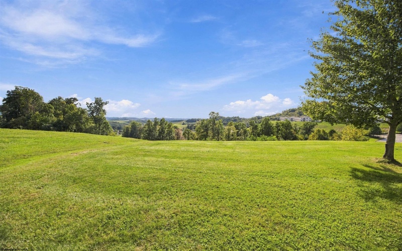 98 Berkshire Circle, Bridgeport, West Virginia 26330, 3 Bedroom Bedrooms, 12 Room Rooms,3 BathroomBathrooms,Single Family Attached,For Sale,Berkshire,0,10167304
