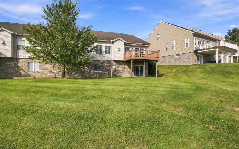 98 Berkshire Circle, Bridgeport, West Virginia 26330, 3 Bedroom Bedrooms, 12 Room Rooms,3 BathroomBathrooms,Single Family Attached,For Sale,Berkshire,0,10167304