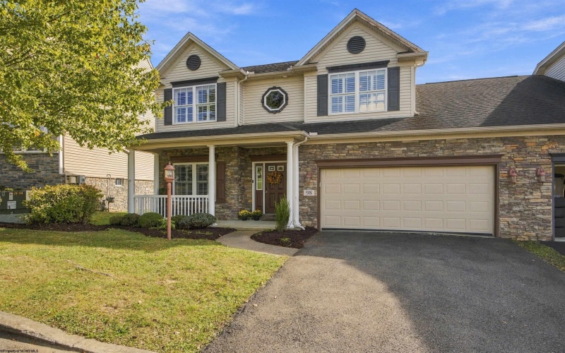 98 Berkshire Circle, Bridgeport, West Virginia 26330, 3 Bedroom Bedrooms, 12 Room Rooms,3 BathroomBathrooms,Single Family Attached,For Sale,Berkshire,0,10167304