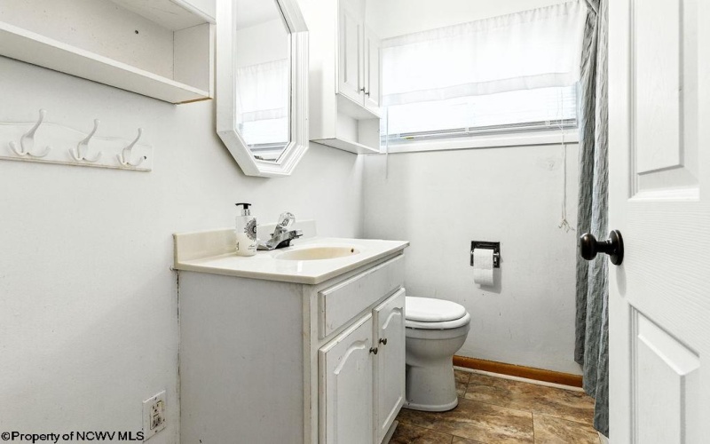 111 Circle Drive, Bridgeport, West Virginia 26330, 3 Bedroom Bedrooms, 6 Room Rooms,2 BathroomBathrooms,Single Family Detached,For Sale,Circle,0,10161217
