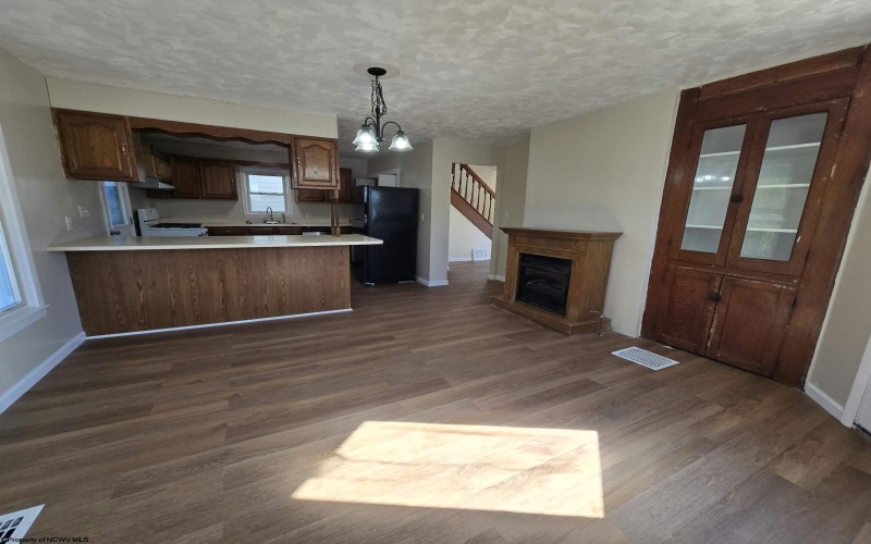406 Stealey Avenue, Clarksburg, West Virginia 26301, 3 Bedroom Bedrooms, 6 Room Rooms,1 BathroomBathrooms,Single Family Detached,For Sale,Stealey,0,10167298
