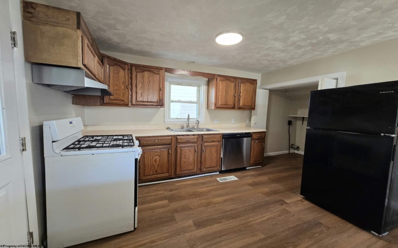 406 Stealey Avenue, Clarksburg, West Virginia 26301, 3 Bedroom Bedrooms, 6 Room Rooms,1 BathroomBathrooms,Single Family Detached,For Sale,Stealey,0,10167298