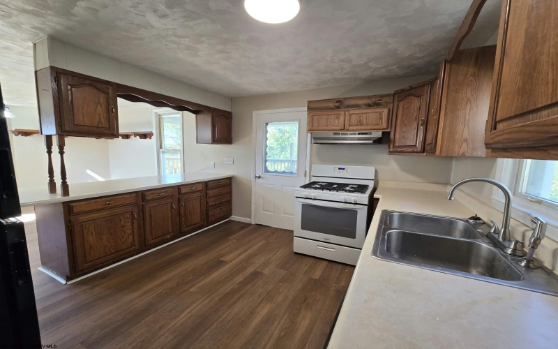 406 Stealey Avenue, Clarksburg, West Virginia 26301, 3 Bedroom Bedrooms, 6 Room Rooms,1 BathroomBathrooms,Single Family Detached,For Sale,Stealey,0,10167298